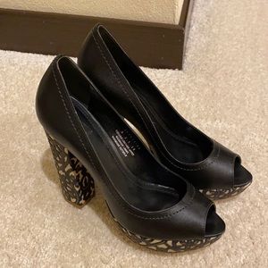 Mascotte printed black heels